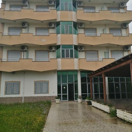Risus Hotel Golem  Exterior photo