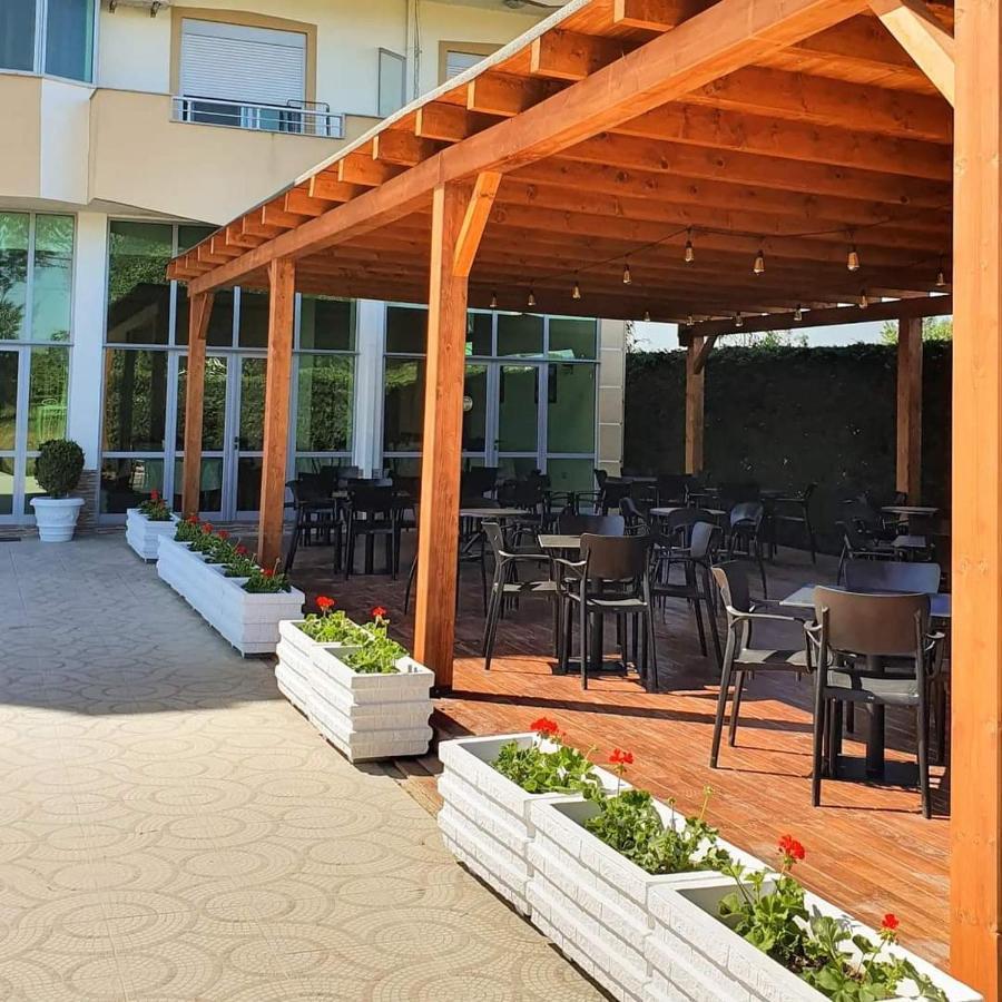 Risus Hotel Golem  Exterior photo