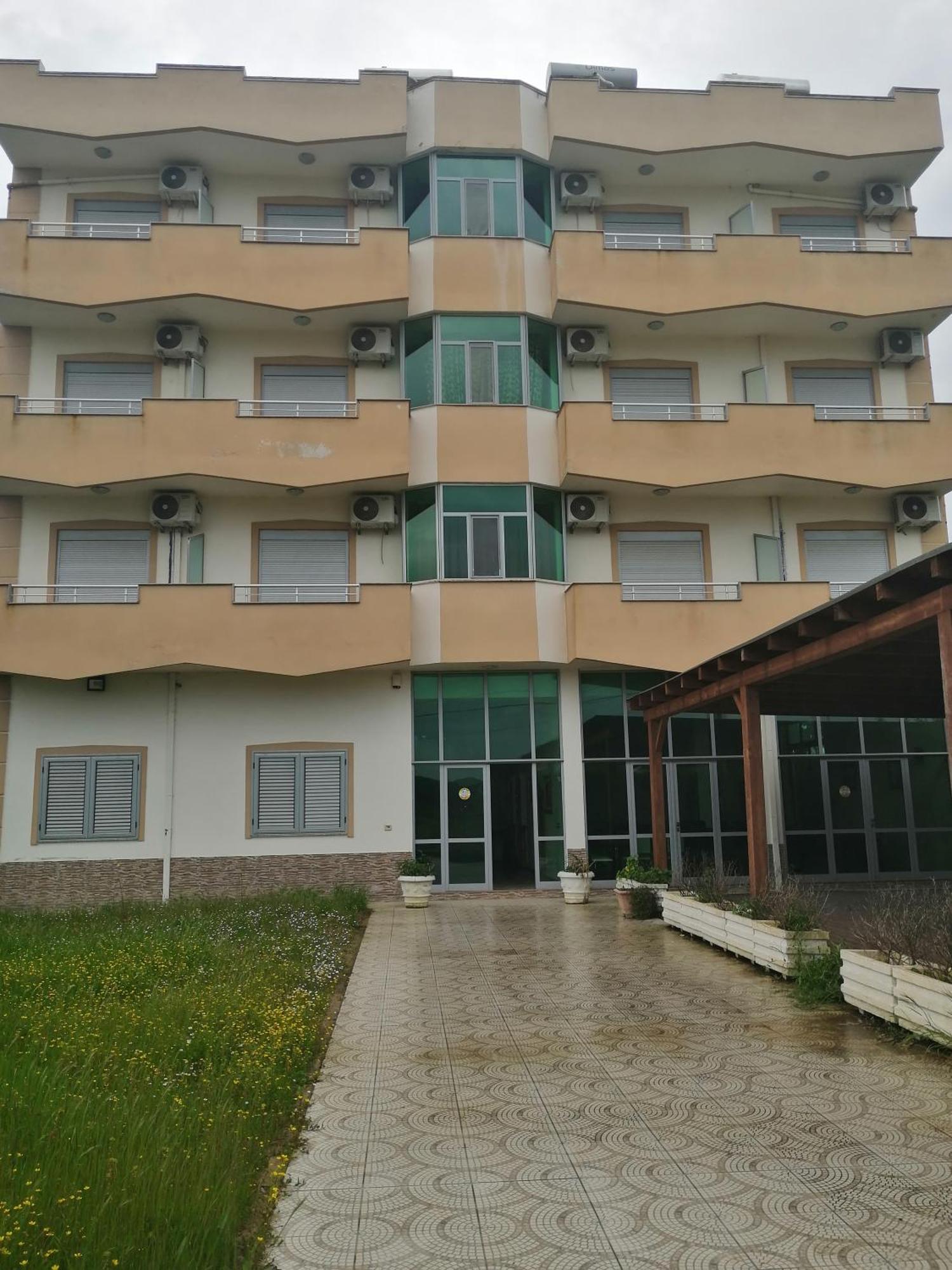Risus Hotel Golem  Exterior photo